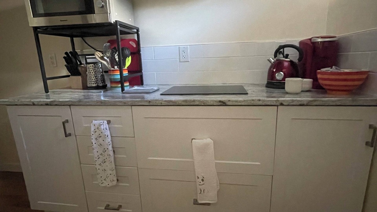 St. Albert House | Fresh new basement suite in historic St. Albert, 15 mins to WEM & local shopping