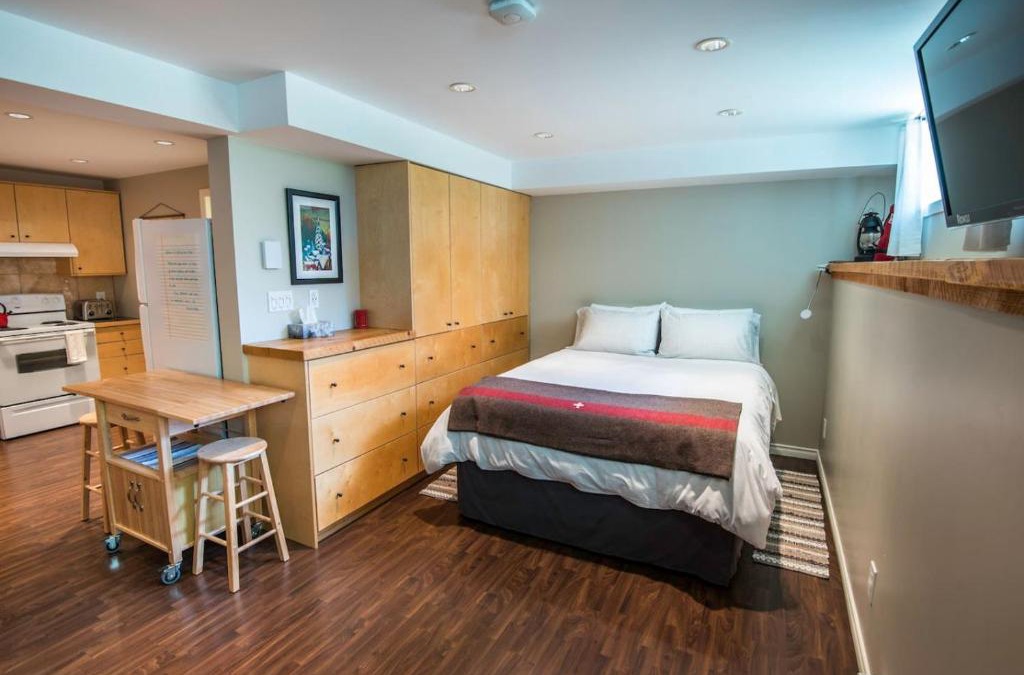 Rossland Apartment | Fresh Studio Apartment in Central Rossland