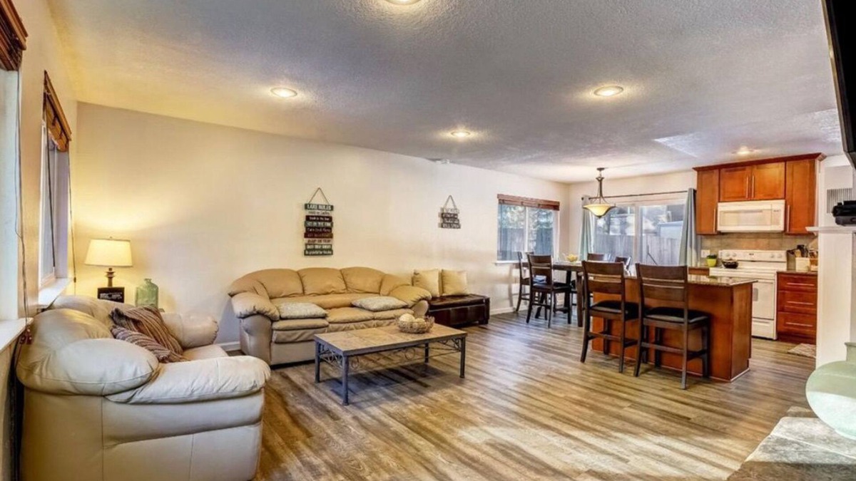 Al Tahoe Cabin | Freshly remodeled lake house in the heart of Tahoe