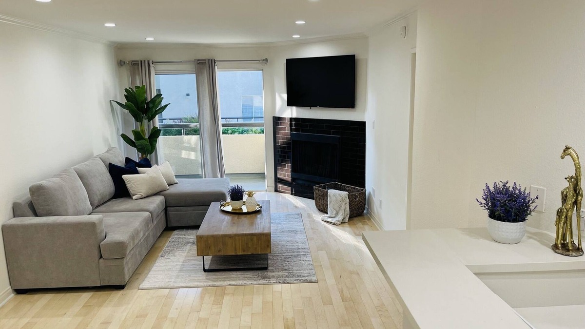 Warner Center Condo | Freshly Remodeled Resort Style Living