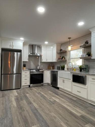 Westwood House | Freshly-remodeled, dog-friendly Westwood charmer!