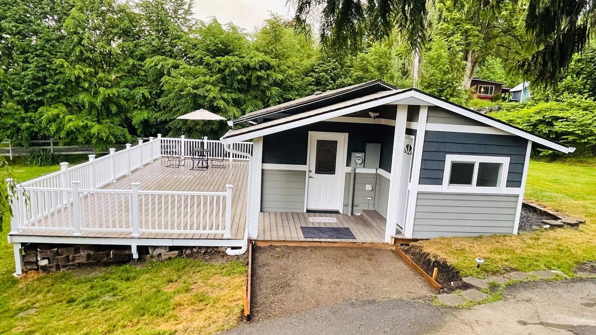 Woodinville House | Freshly remodeled guest house in winery Woodinville