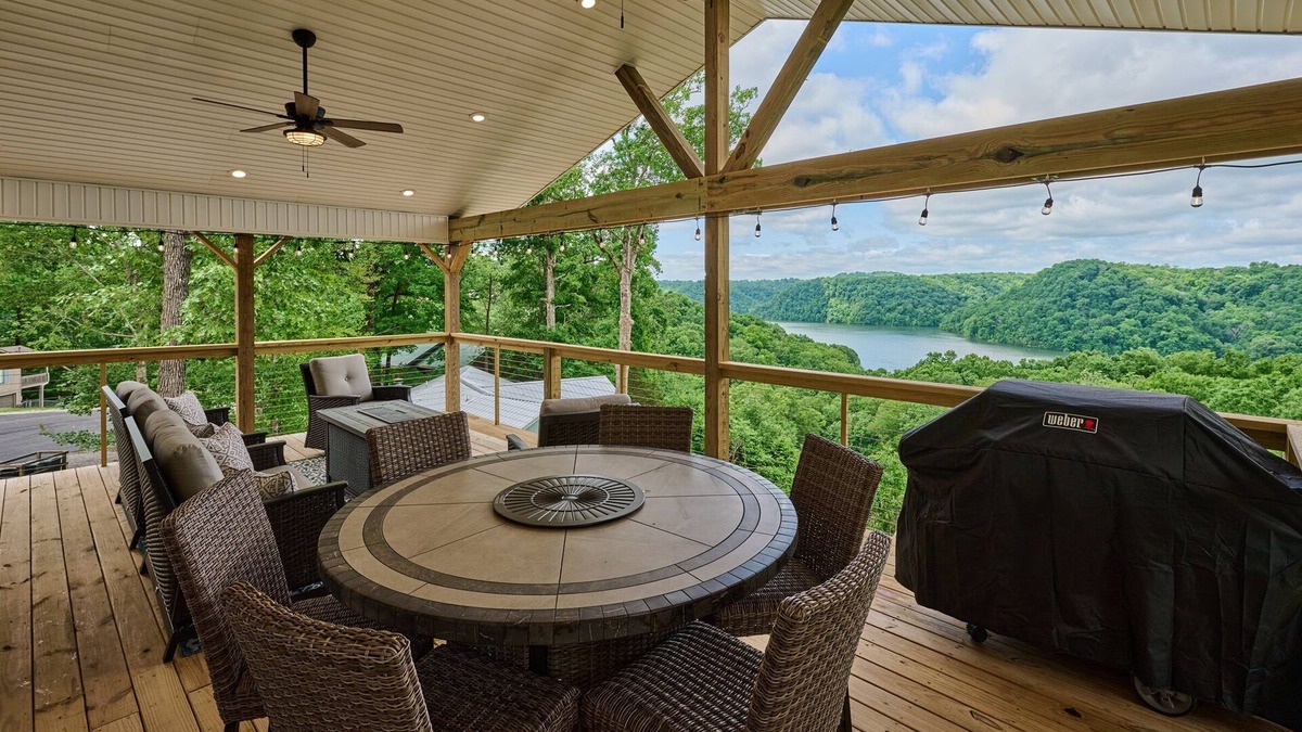 Byrdstown House | Freshly Remodeled House! Overlooks Dale Hollow!