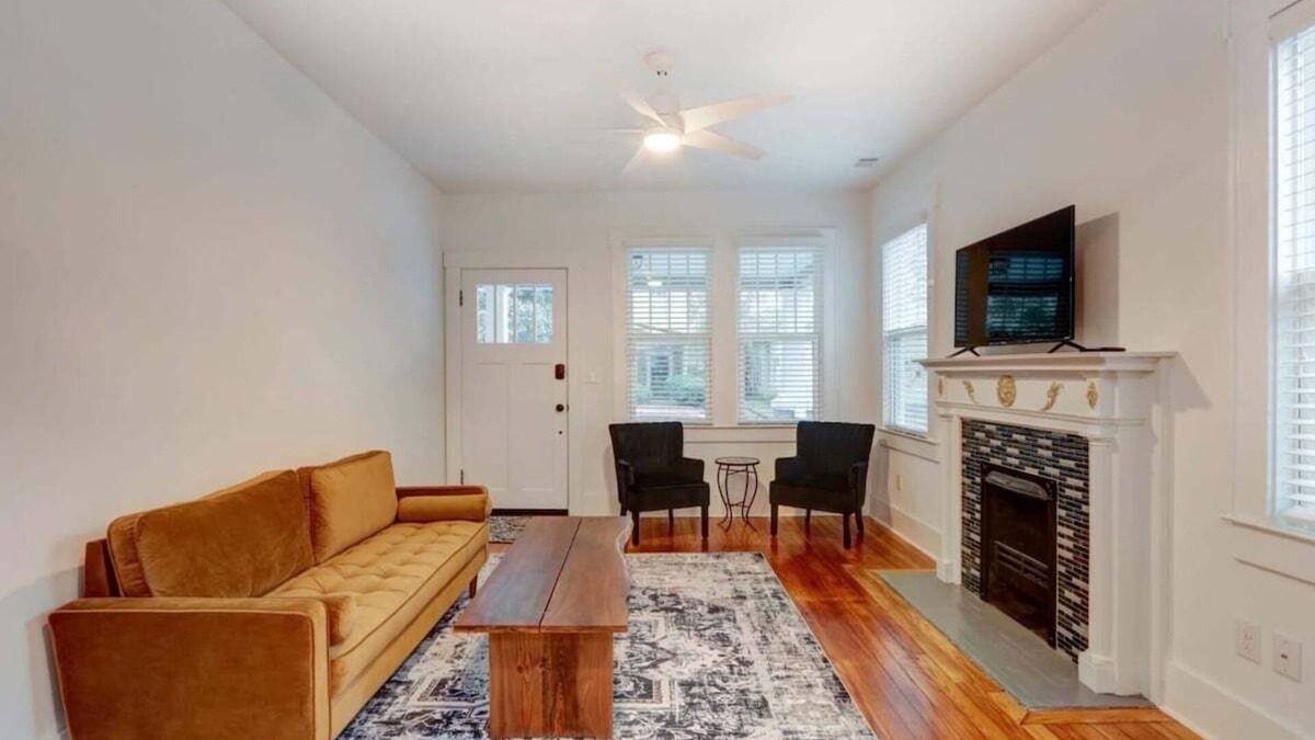 Midtown House | Freshly Renovated Bungalow - Monthly Stays!