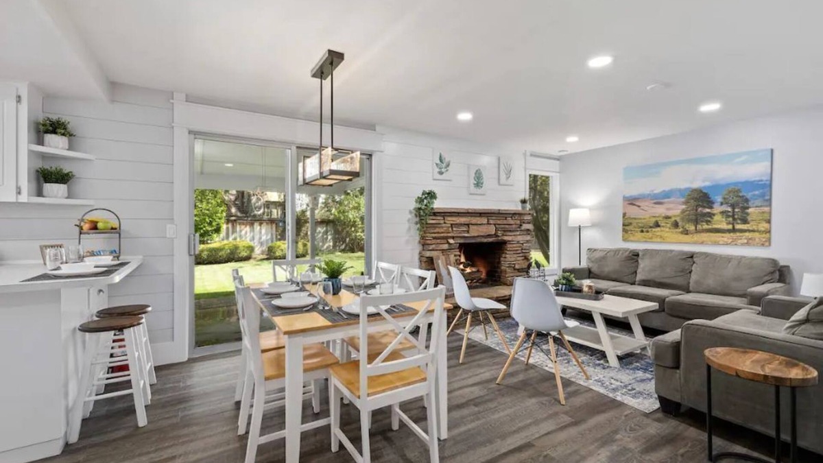 West Valley House | ☆Freshly Updated Home Fast WIFI Smart TV 2 Parks☆