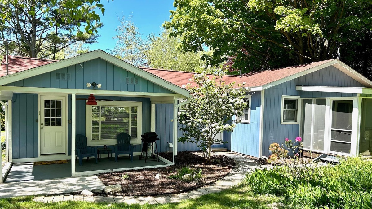 Ludington Cottage | Freshwater Cottage - Across from Lake Michigan and minutes from Bass Lake