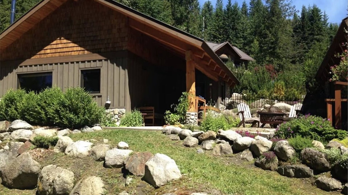 New Denver Cabin | Freya's Cabin at Big Bay Stays: Your Lakeside Haven for Rejuvenation & Adventure