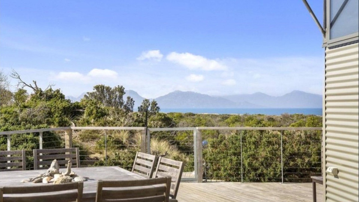 Dolphin Sands House | Freycinet Vista - Secluded beachside retreat