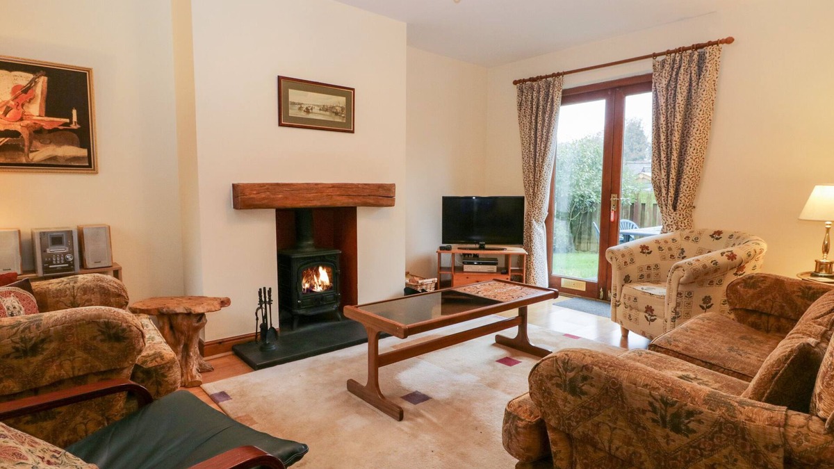Backbarrow Cottage | FRIARS FOLD, pet friendly, character holiday cottage in Newby Bridge