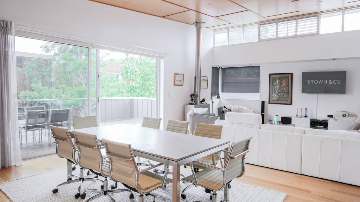 Noosa Heads House | Frida - Elysium. enjoys lush streetscape and a natural bush backdrop.