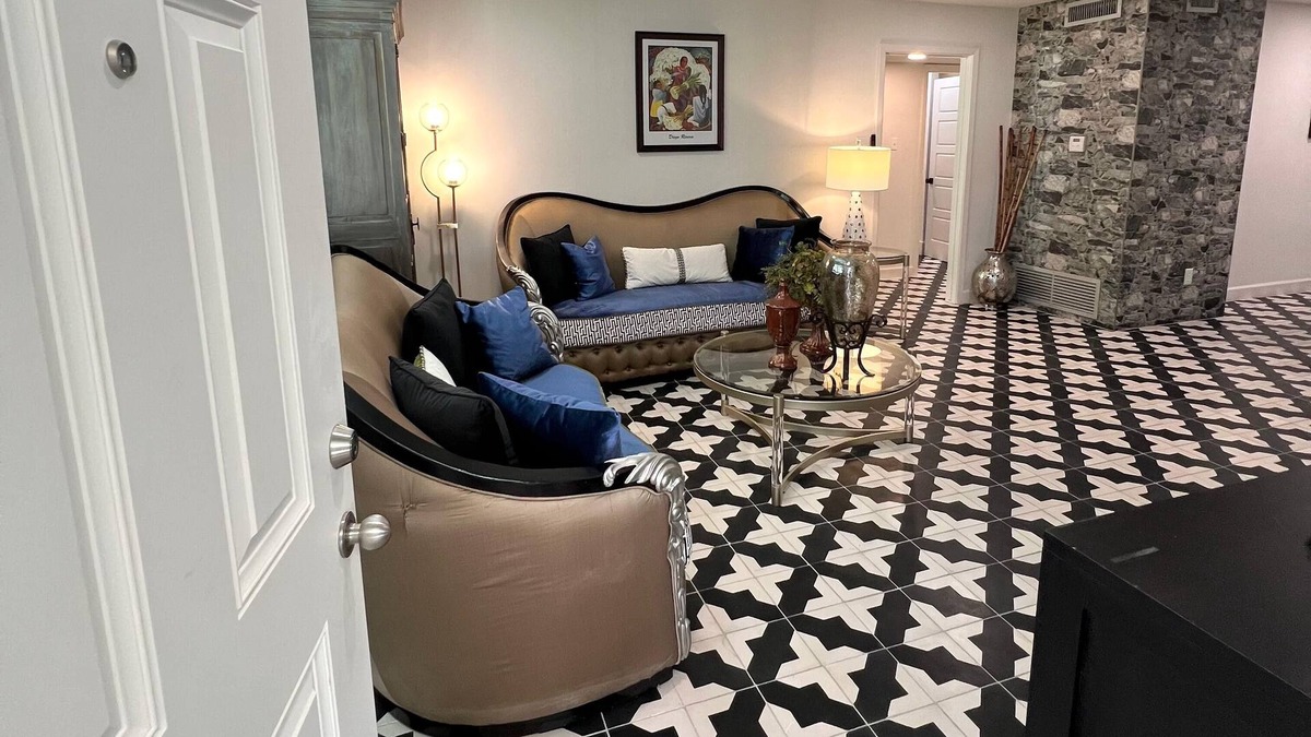 Del Mar Apartment | Frida Unit #2. Charming 2-bedroom apartment in delightful Corpus Christi.