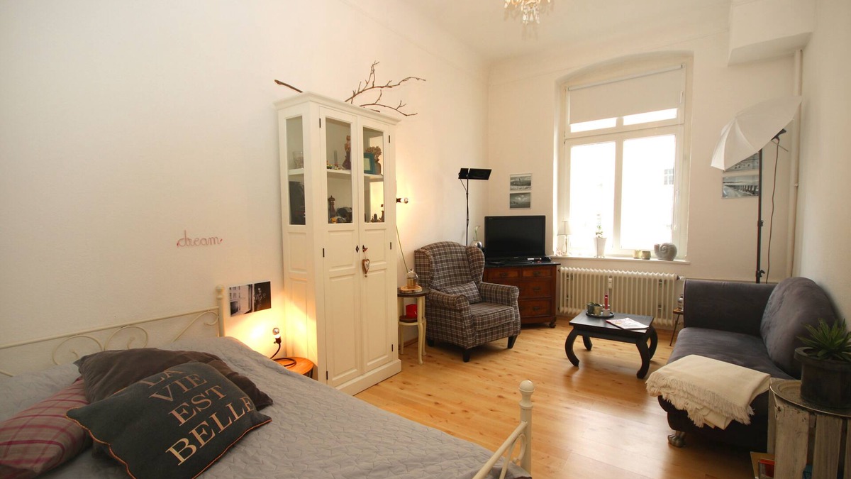 Oberbilk Apartment | Friedrichstadt: Altbau Apartment mit Balkon, Fußläufig zur Kö und Altstadt