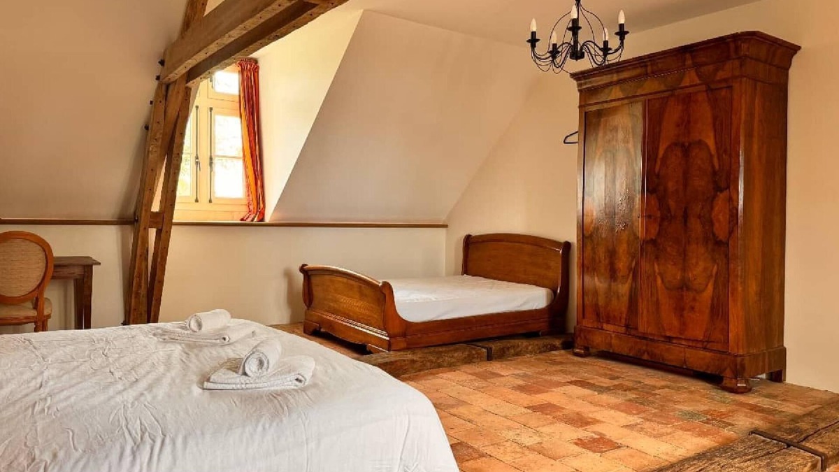 Pas-de-Jeu House | Friendly group accommodation for 15 people