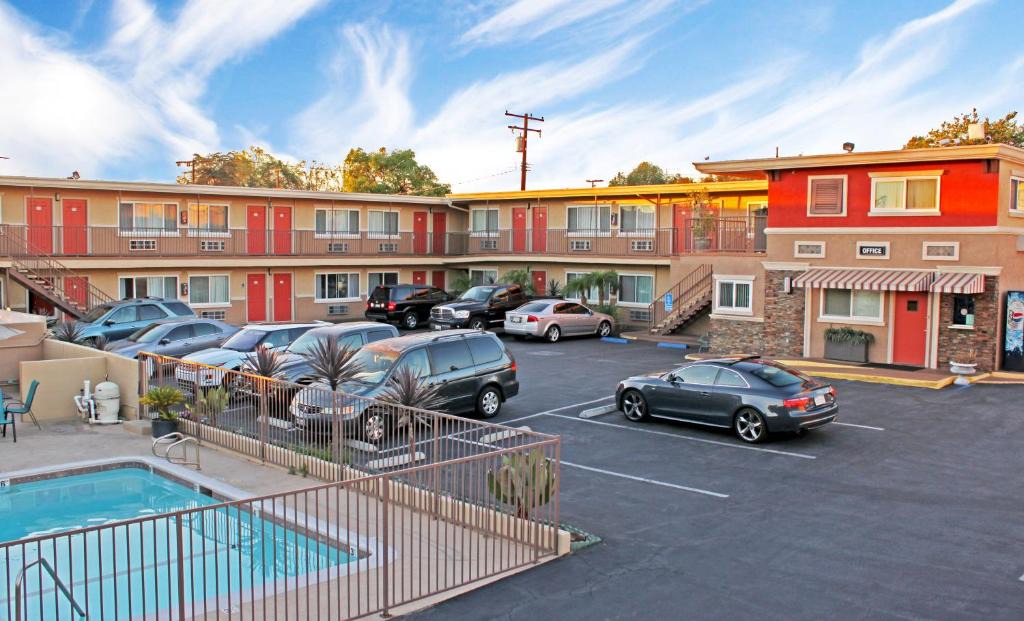 East Whittier Hotel | Friendly Hills Inn