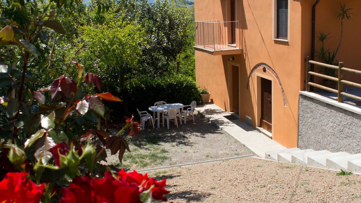 Peccioli Apartment | Friendly Quiet Rustic 6/8 Sleeps Apt Near Woods