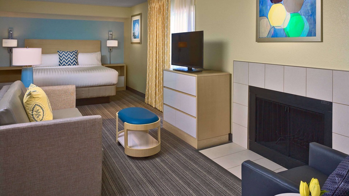 Westlake Hotel | Friends and Family Getaway! Full Kitchen, Free Parking, Pool, Pets Allowed