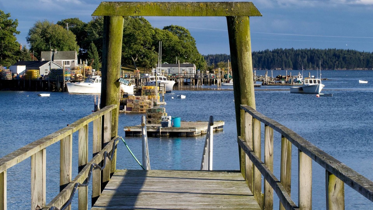 Friendship Cottage | Friendship Harbor Waterfront Home