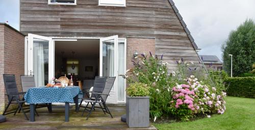 Grou House | Fries Vakantiehuis, grote tuin, nabij het Pikmeer
