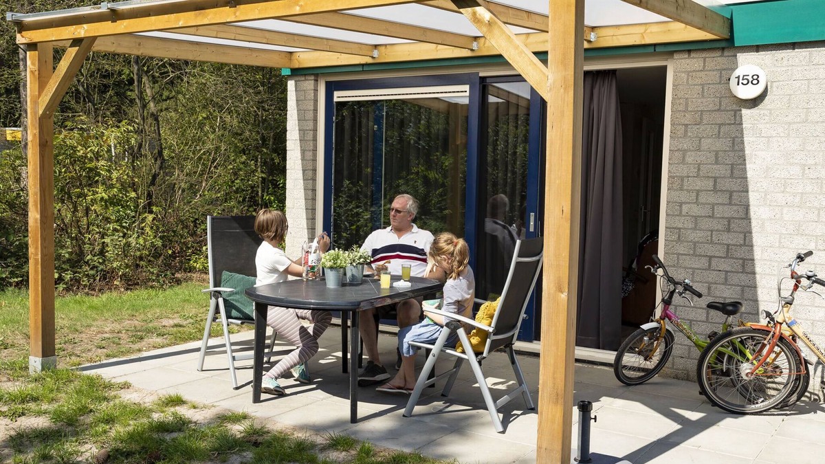 Appelscha House | Friesland Bungalow with Terrace