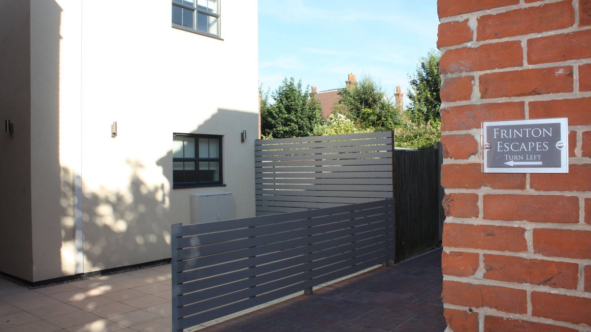 Frinton-on-Sea Apartment | Frinton Escapes - Studio Apartment, Ground Floor