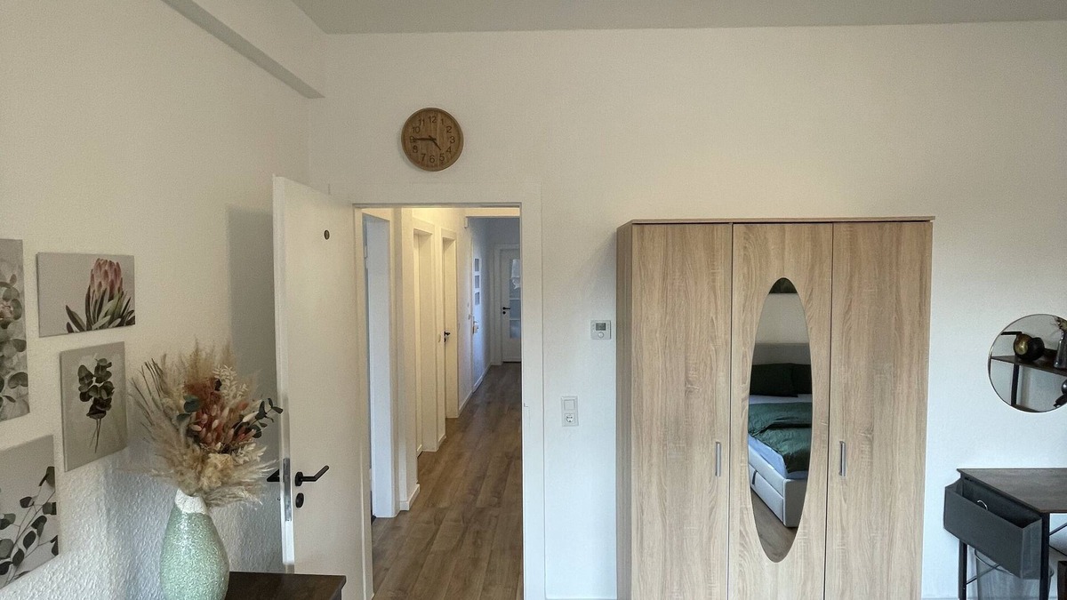 Siegburg Apartment | Frische Renovierte 3-zimmer-wohnung/10min vom ICE
