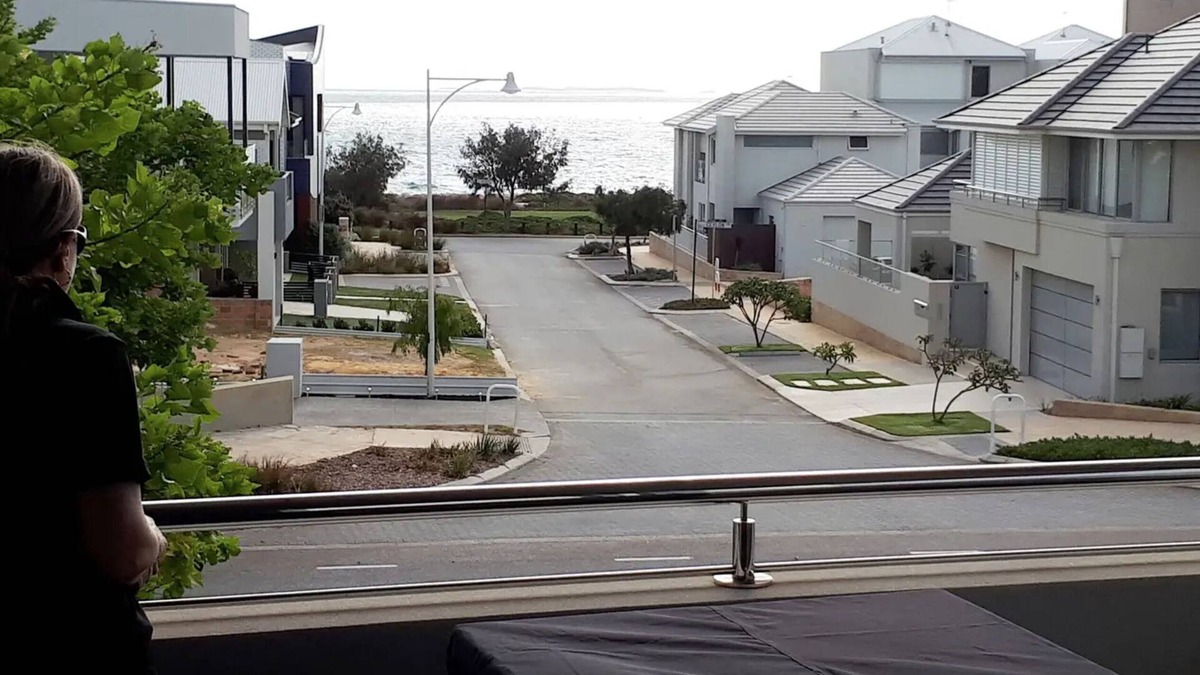 North Coogee House | FROM $316 Stunning Coogee Beach Getaway near Fremantle W.A!!