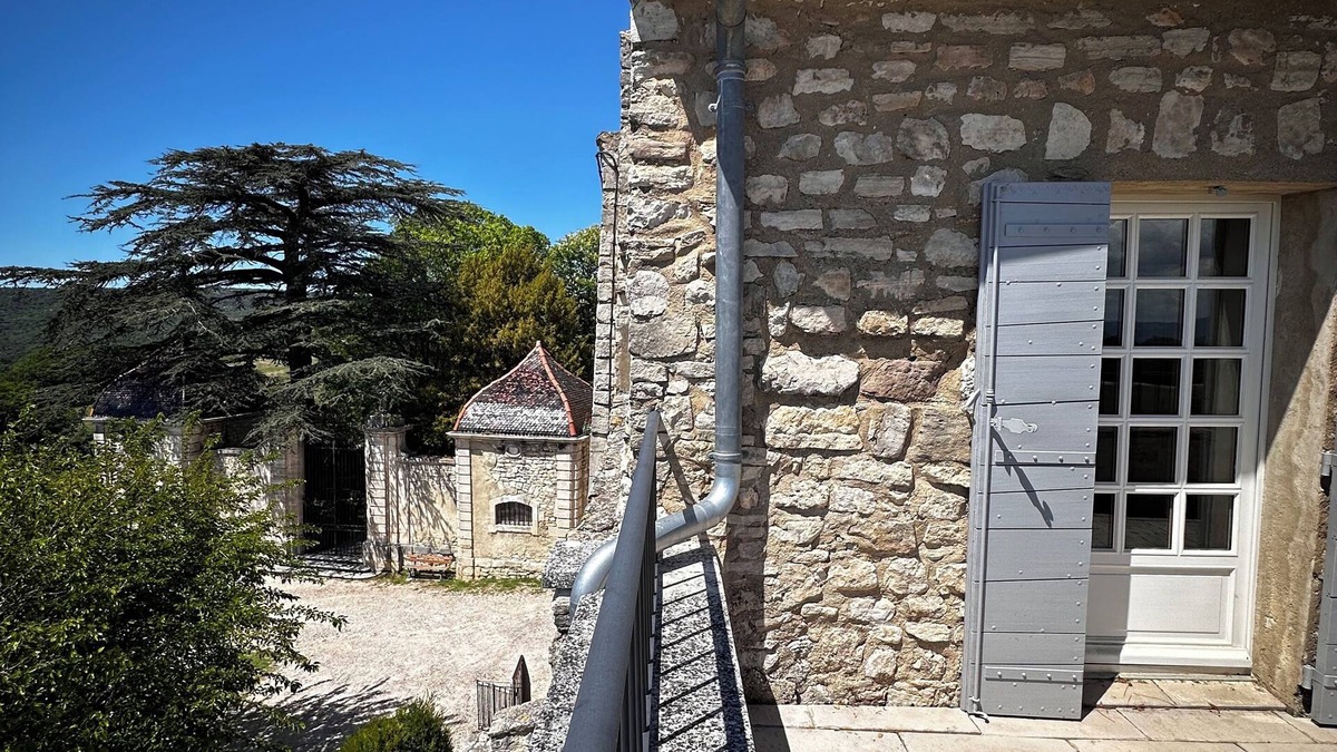 Murs House | From the top of its terraces and garden, breathtaking views of the Luberon