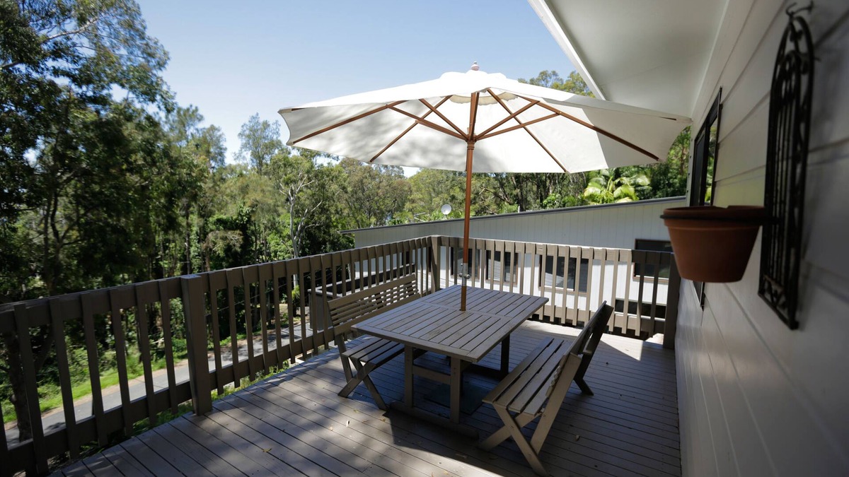 Smiths Lake House | From the Treetops to the Lakeside in seconds!