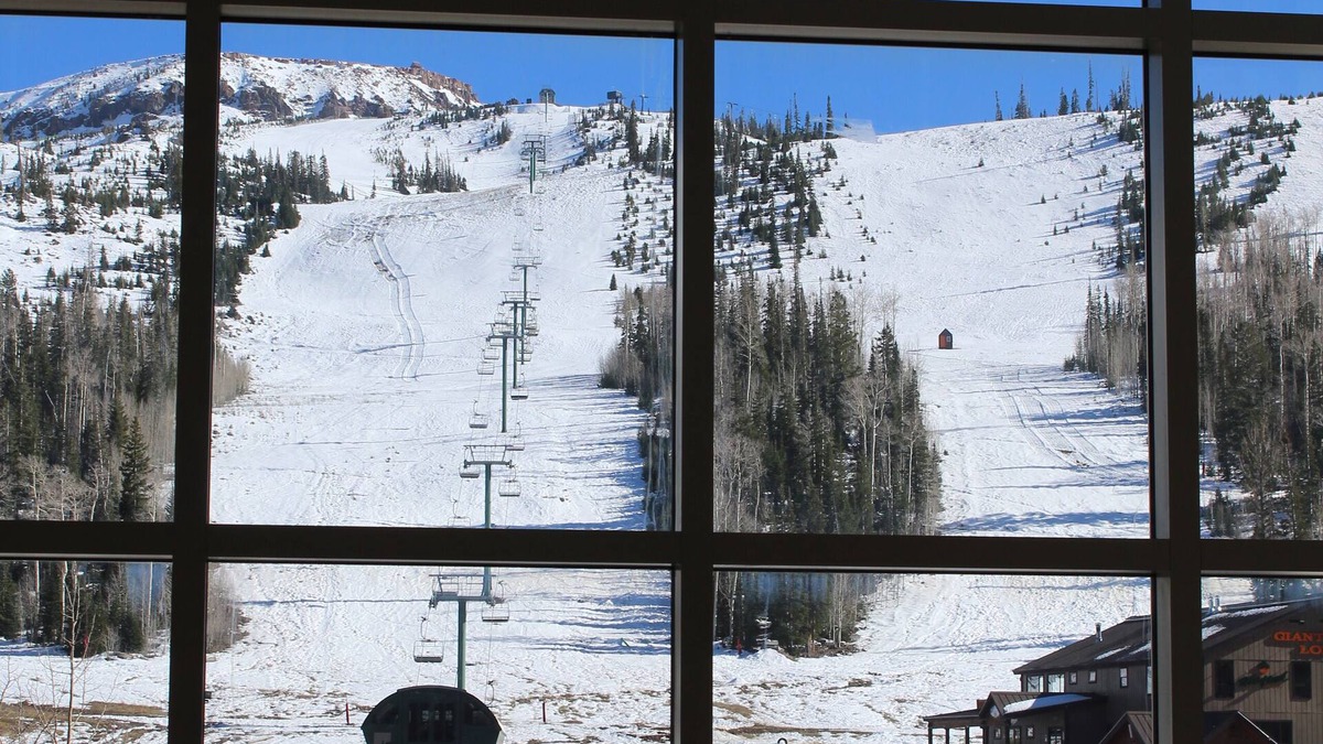 Brian Head Condo | FRONT AND CENTER for 8! PANORAMIC VIEWS! Wall of windows facing slopes! GARAGE!