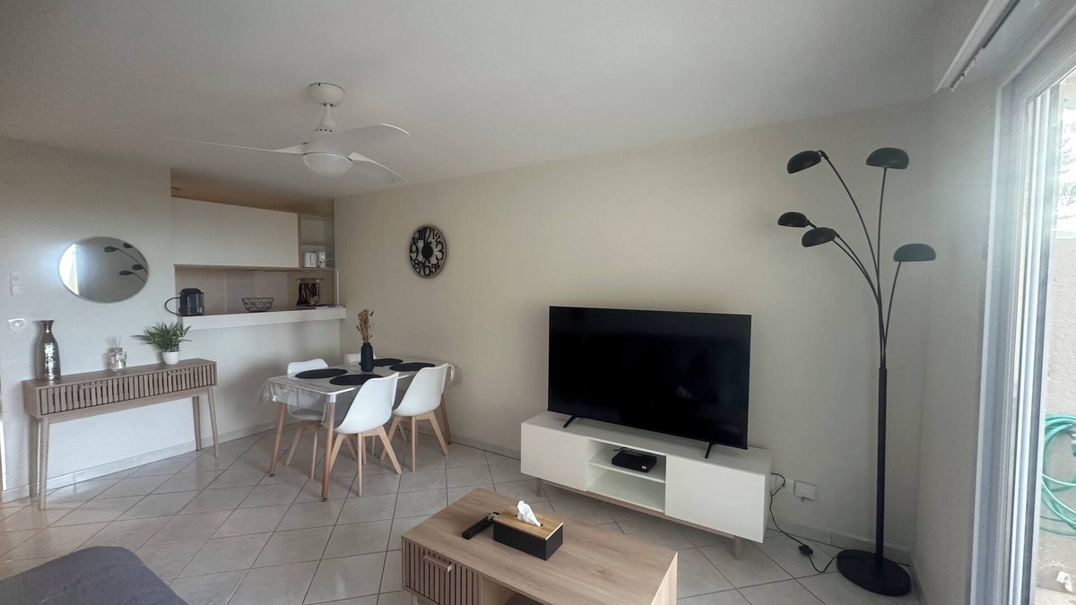 Canet-Plage Apartment | Front de Mer Magnificent 2-bedroom garden apartment in pedestrian zone.