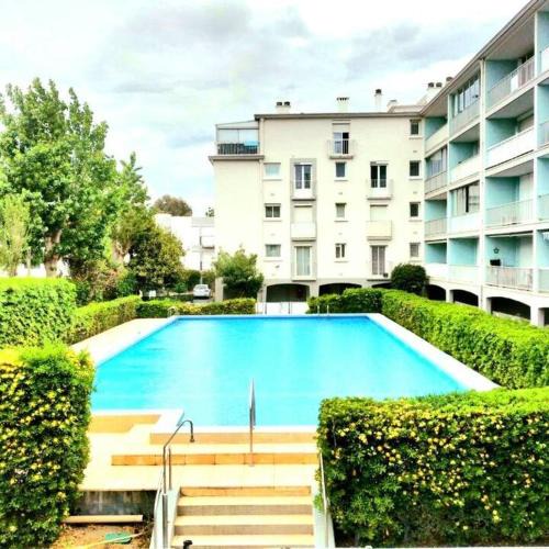 La Jetee Apartment | Front de Mer et Grande Piscine pour un appartement chic et cosy, appartement en résidence à Canet en Roussillon, à 10 minutes de Perpignan