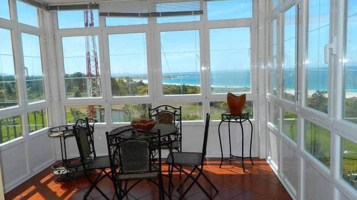 Larino Apartment | Front line beach apartment in Lariño