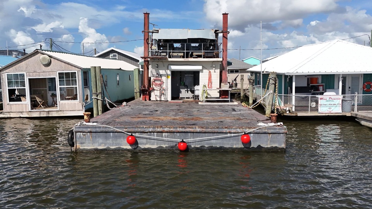 Venice Boat Rental | FRONT ROW VENICE MARINA 3 Beds 1 Bath Sleeps 10 HUGE FRONT DECK W/D ICE WIFI &TV