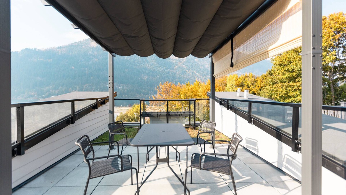 Nelson Condo | Front Street Flat - roomy, central, rooftop patio!