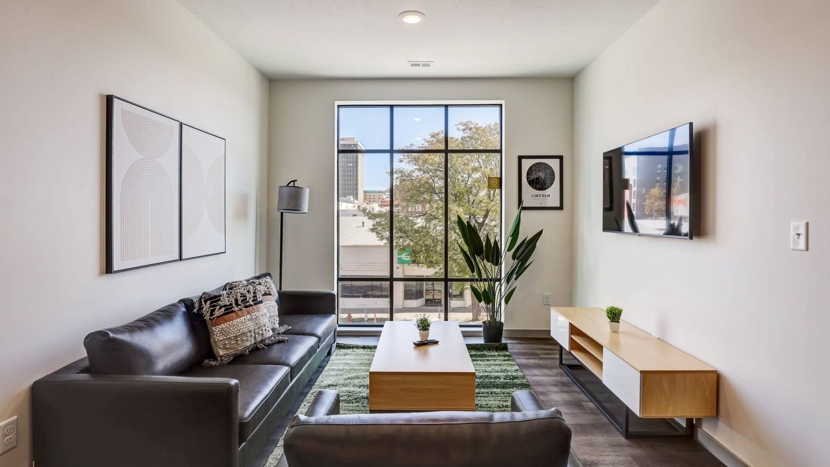 Downtown Lincoln Apartment | Frontdesk | 2 BR Apt by Cooper Park