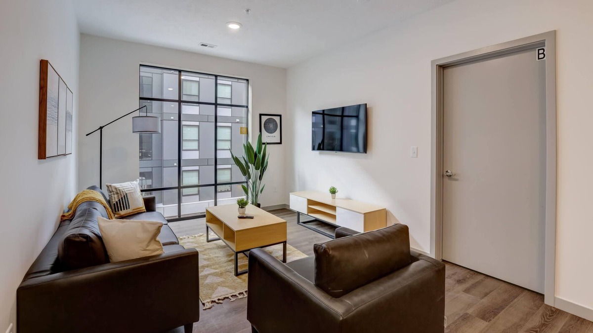 Downtown Lincoln Apartment | Frontdesk | 4 BR Apt by Nebraska History Museum