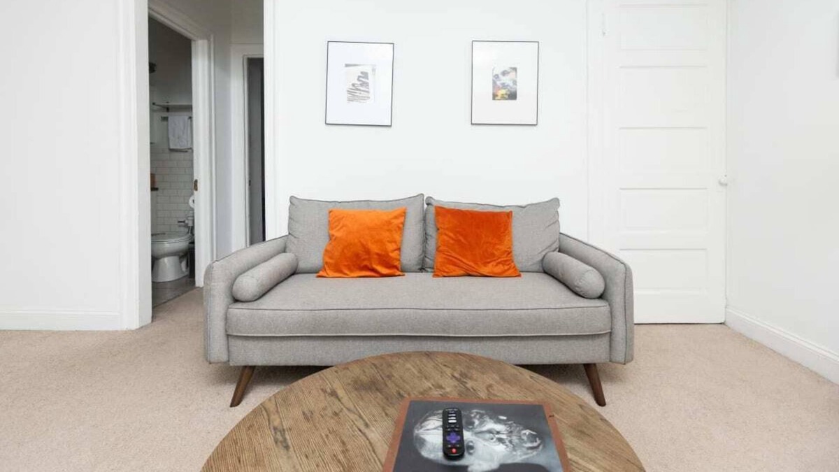 East Hyde Park Apartment | Frontdesk | Open 1 BR Apt by Black History Museum