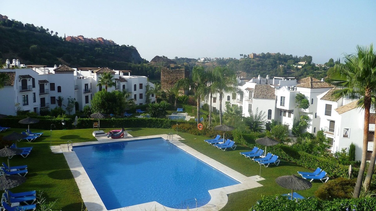 Benahavis Apartment | Frontline Golf Apartment In Los Arqueros Golf & Country Club, Near Marbella