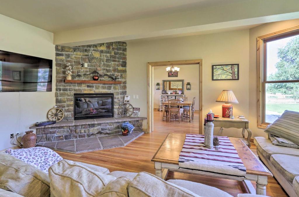 Fruita House | Fruita Victorian Home with Hot Tub and Mountains!