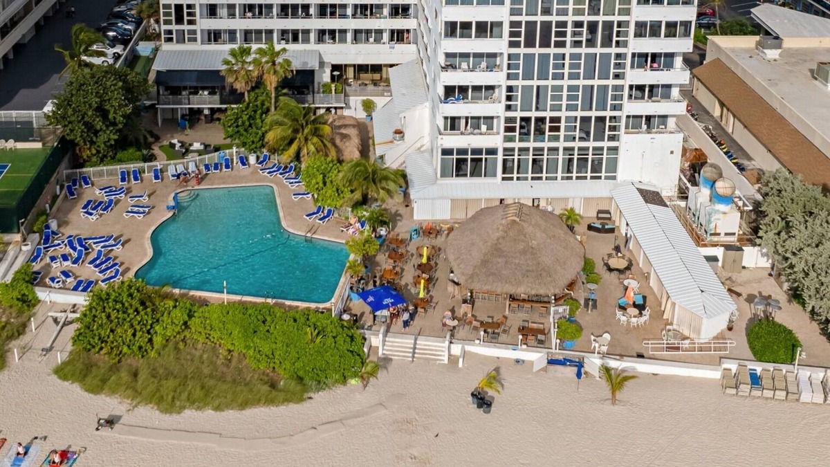 Bermuda Riviera Condo | Ft. Lauderdale Beach Studio in Oceanfront Resort with Amenities