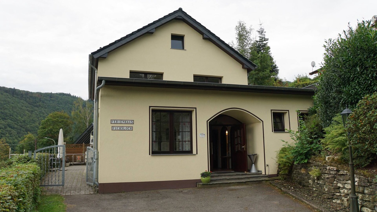 Rurberg House | Fuchsloch vacation home: plenty of space for 6-12 people on the banks of the Rursee