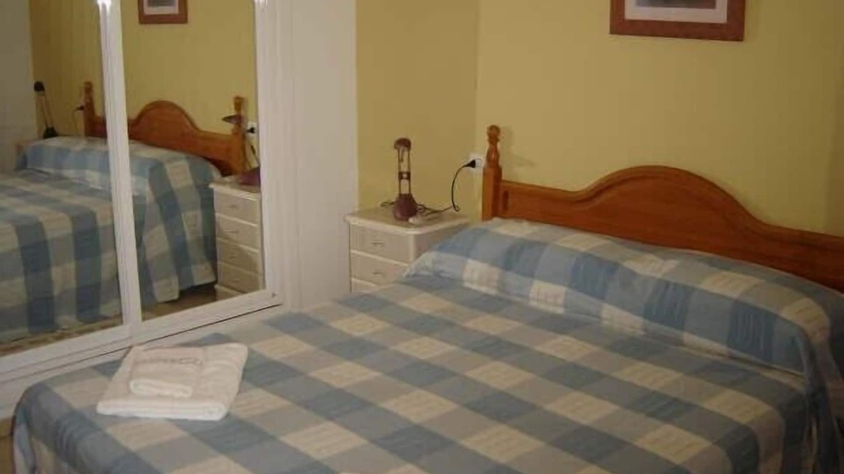 Fuengirola City Centre Apartment | Fuengirola- air conditioned & wifi beach and town centre apartment