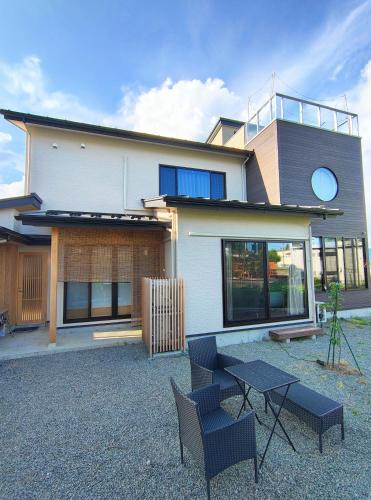 Minamitsuru-gun Villa | Fujiyoshida house, 2 toilet 2 bathroom, Mt Fuji view, 4 living room, free parking 5 cars, projector, washmachine, pet ok