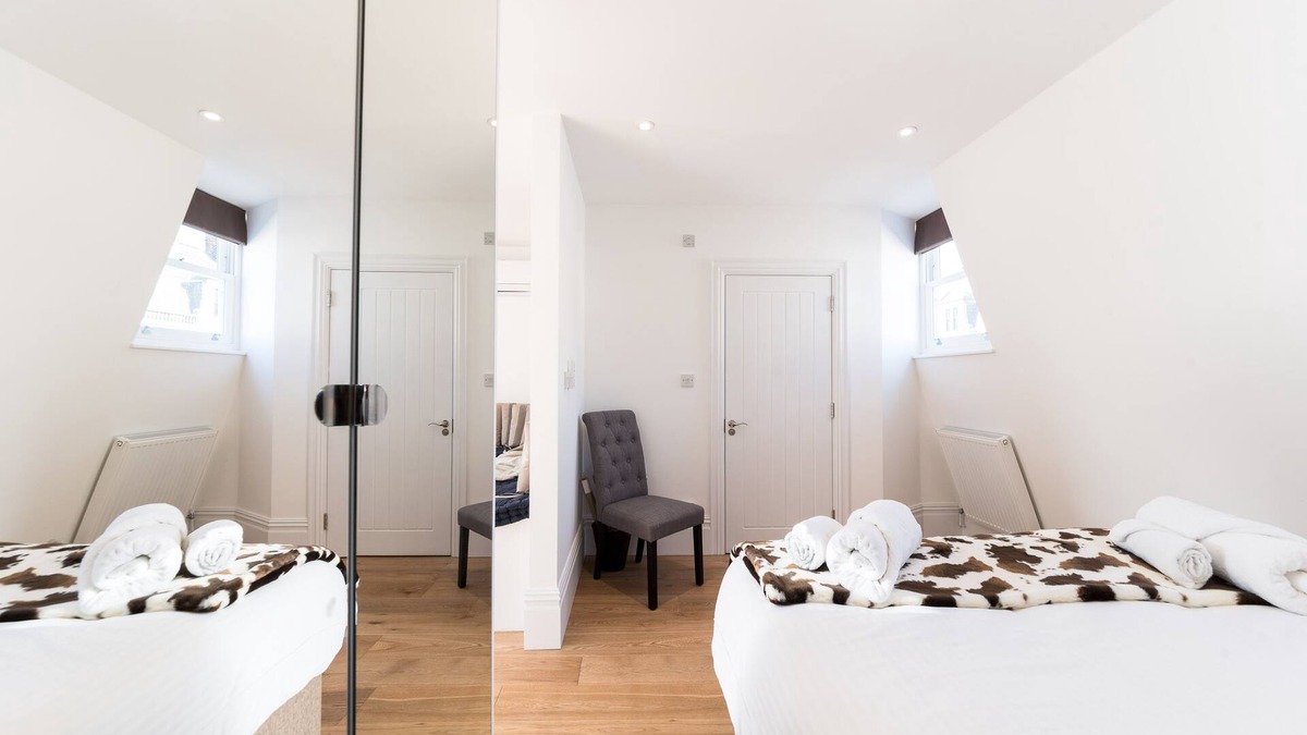 Parsons Green and Walham Apartment | Fulham Broadway 1 Bed - Sw Balcony - Pet Friendly