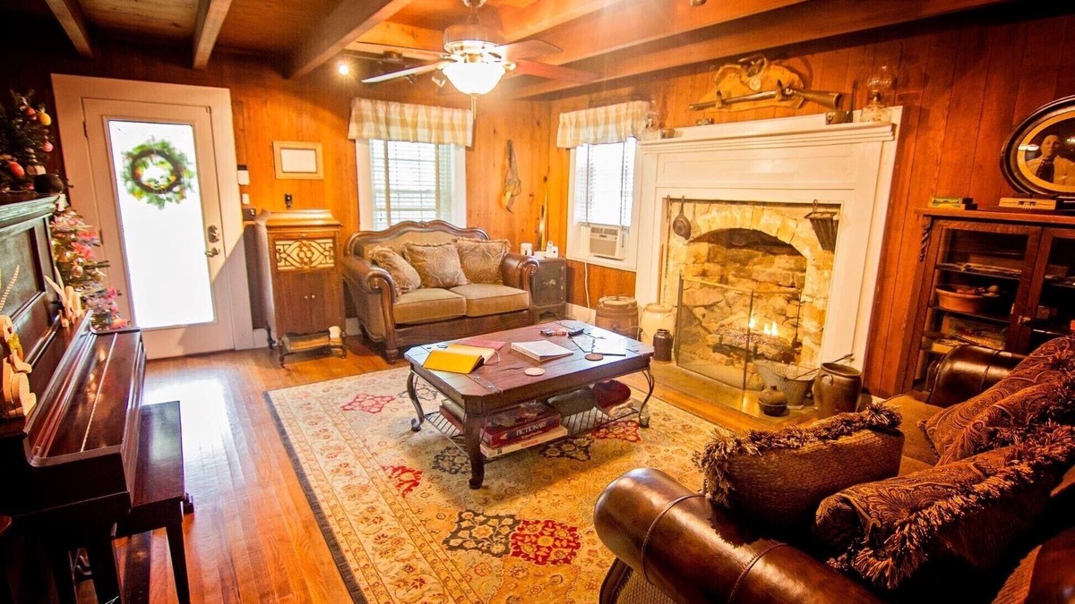 Lynn Garden House | Fulkerson-Hilton historic homestead
