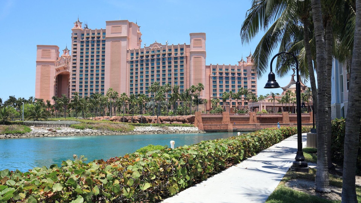 Paradise Island Resort | Full access to Atlantis, low price.