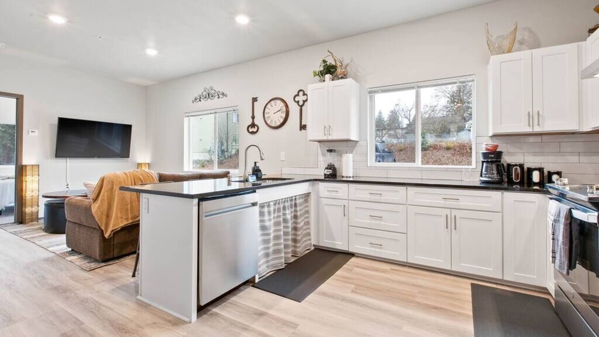 South Perry District Apartment | Full ADA Unit! - 2 Bed 2 Bath Unit Near Downtown!