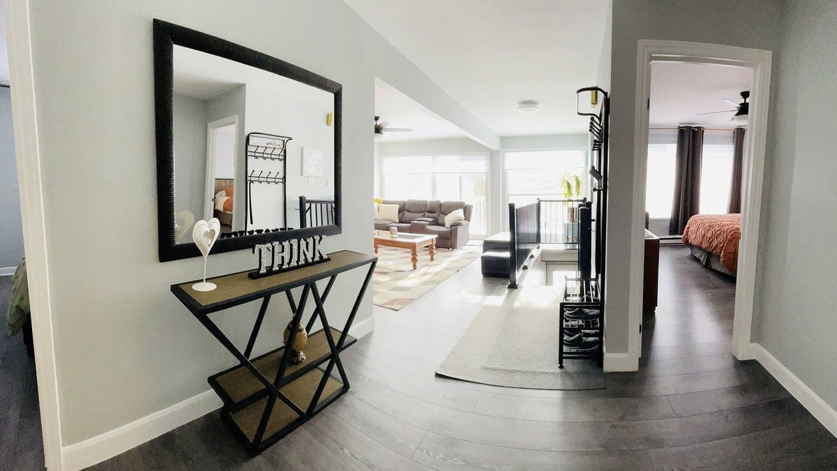 Ahuntsic-Cartierville Apartment | Full apartment, quick access with 40 Highway and 15 Highway. Free Parking