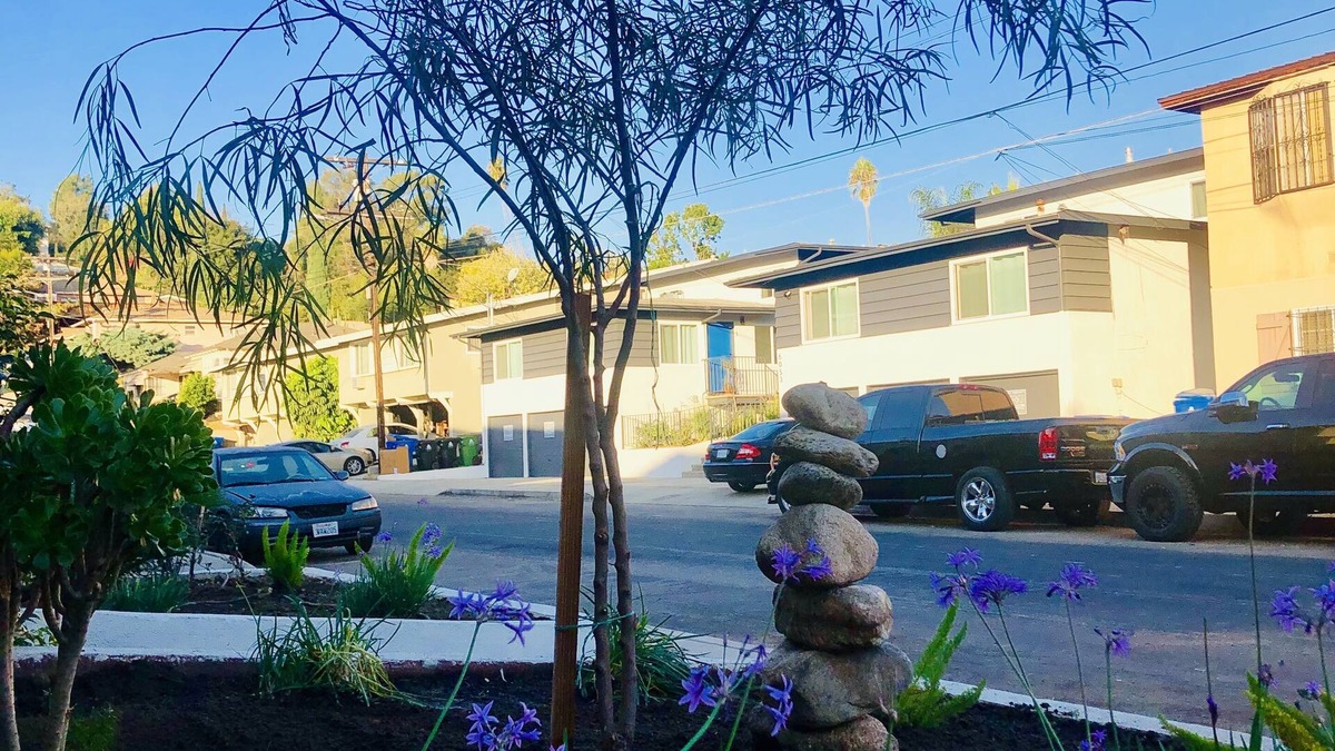 Los Angeles Apartment | Full bedroom Apartment in Trendy Highland Park.