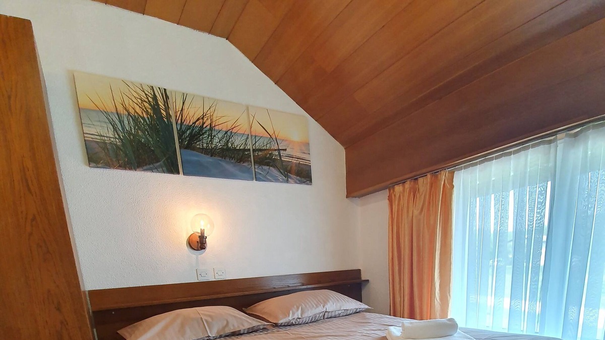 Medvode House | Full equeped guest house 10 rooms*** ensuite, kitchen, free parking garden ..